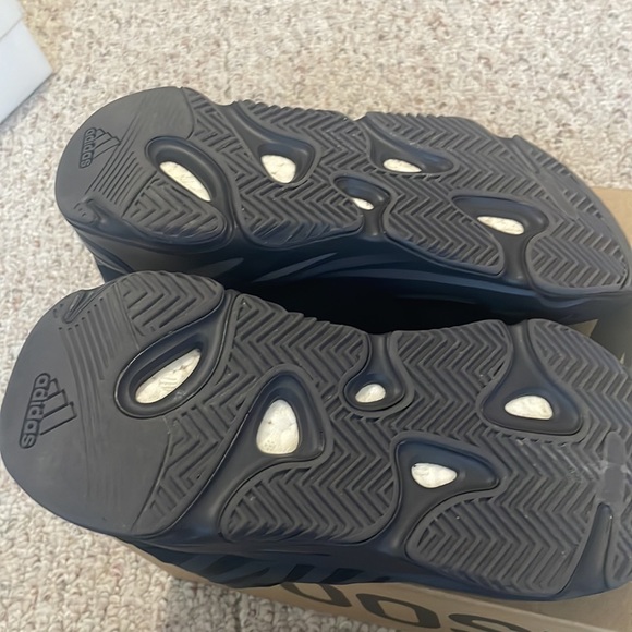 COPY - Yeezy 700